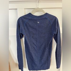 Lululemon Run Swiftly sz 6 navy